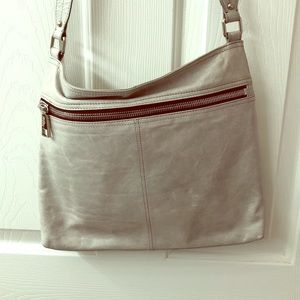 Hobo leather Lorna crossbody shoulder bag (cloud)